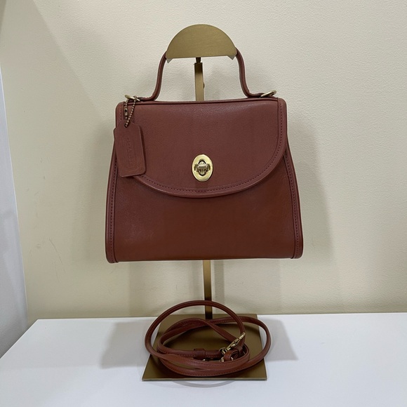 Coach Handbags - Vintage Coach Regina